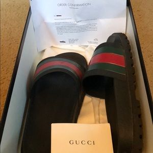 GUCCI SLIDES** USED LIGHTLY** IN GREAT CONDITION**